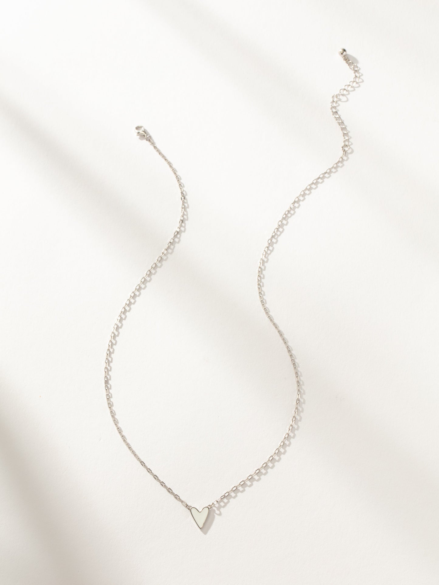 Collier mini cœur blanc