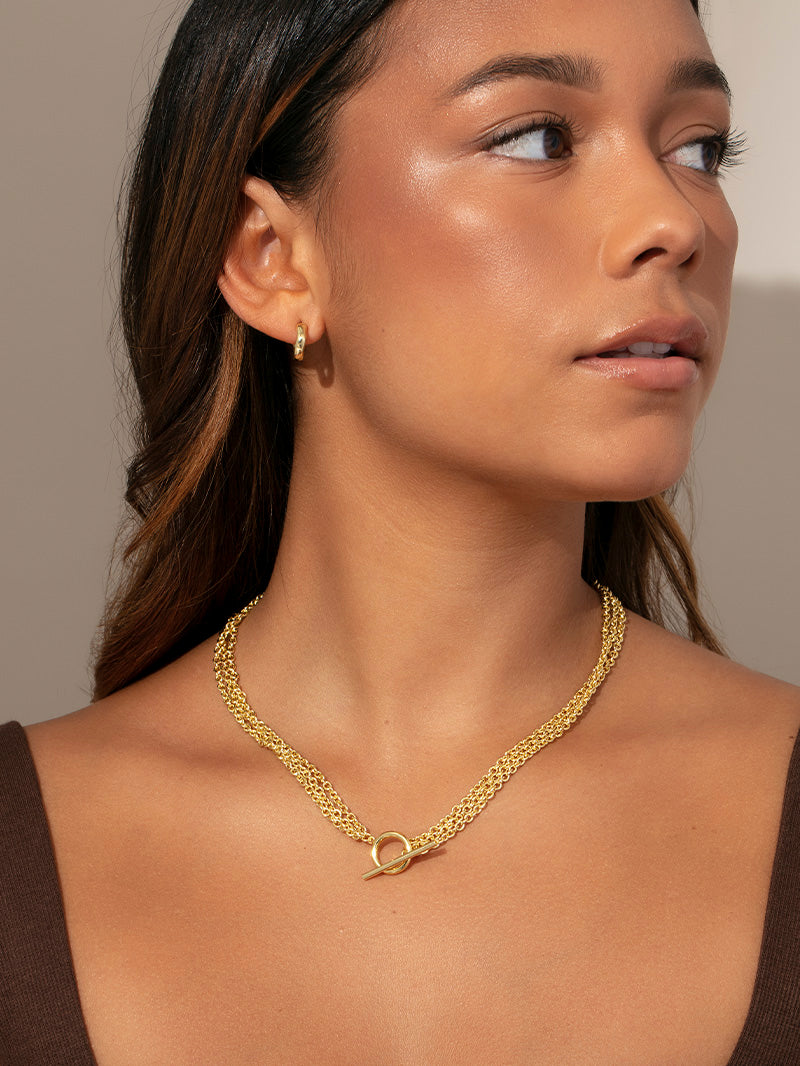 Collier emblématique à trois chaînes
