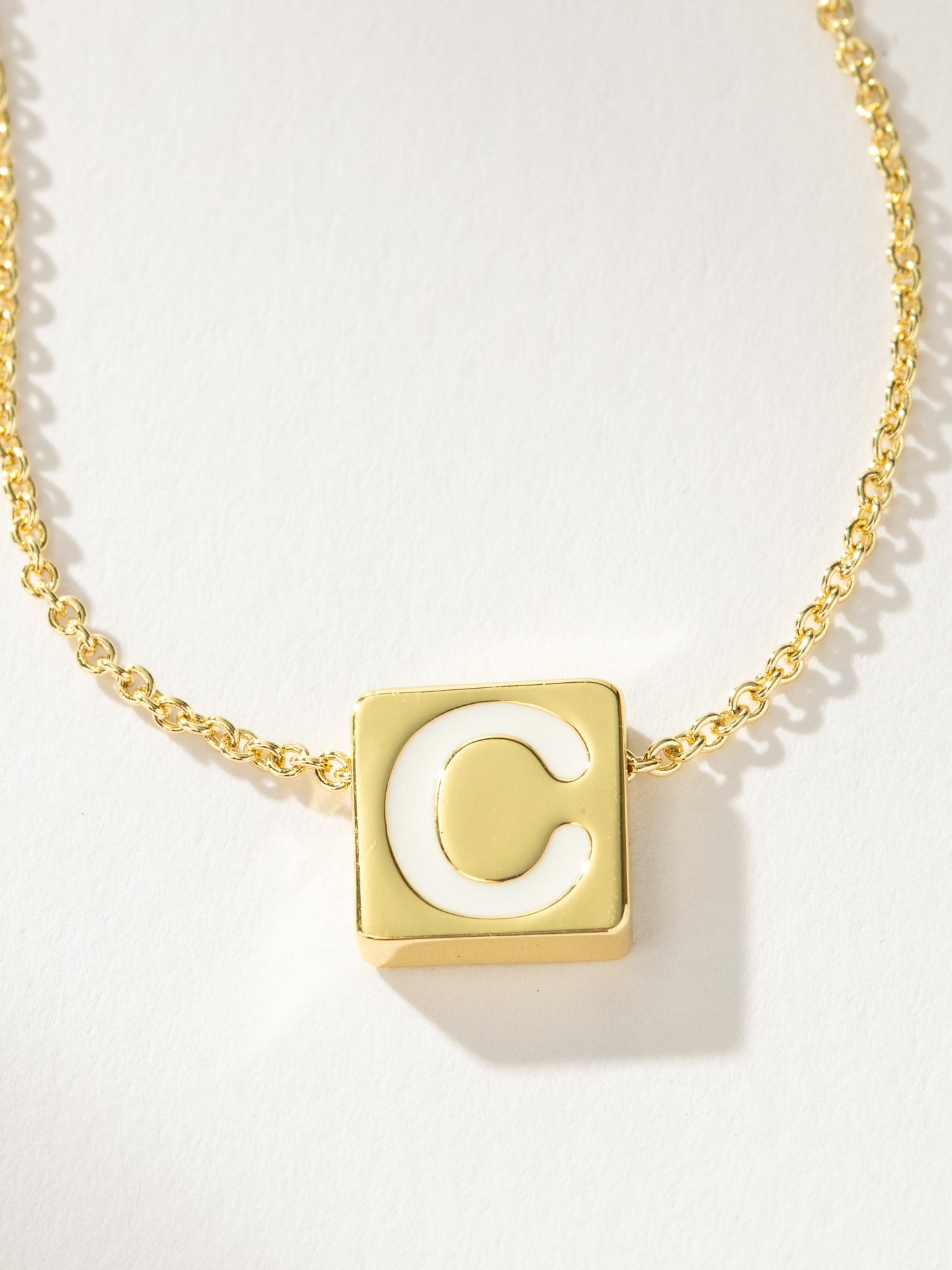 Collier avec lettres en gras