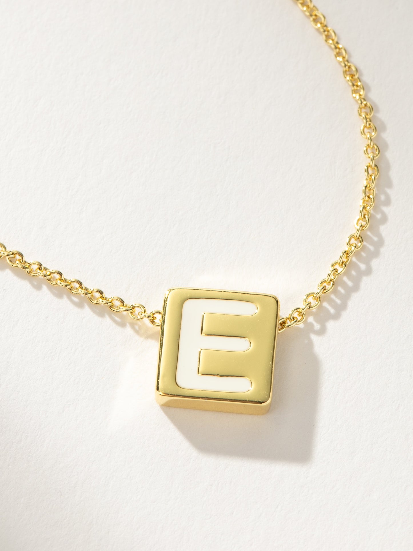 Collier avec lettres en gras
