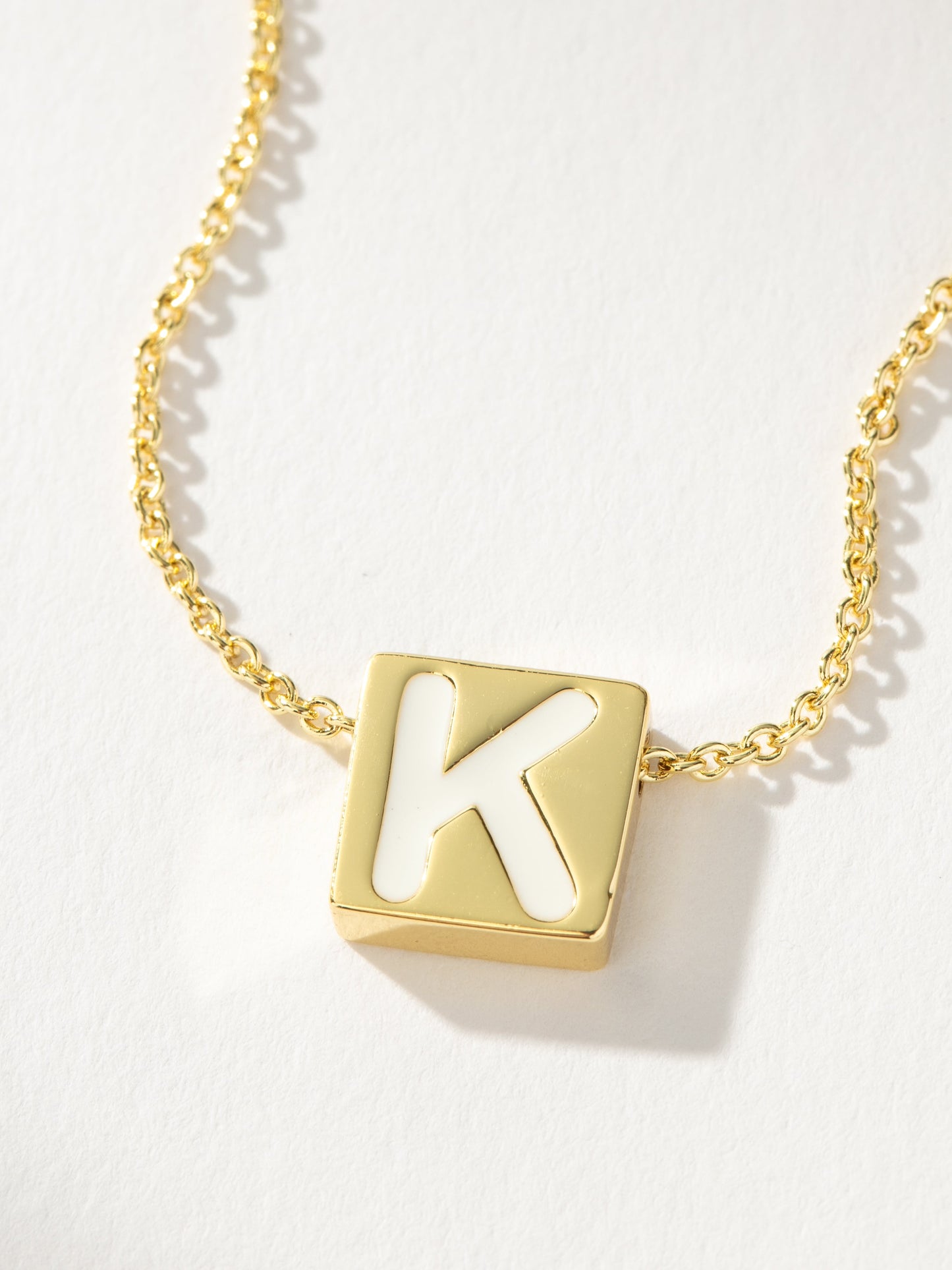 Collier avec lettres en gras