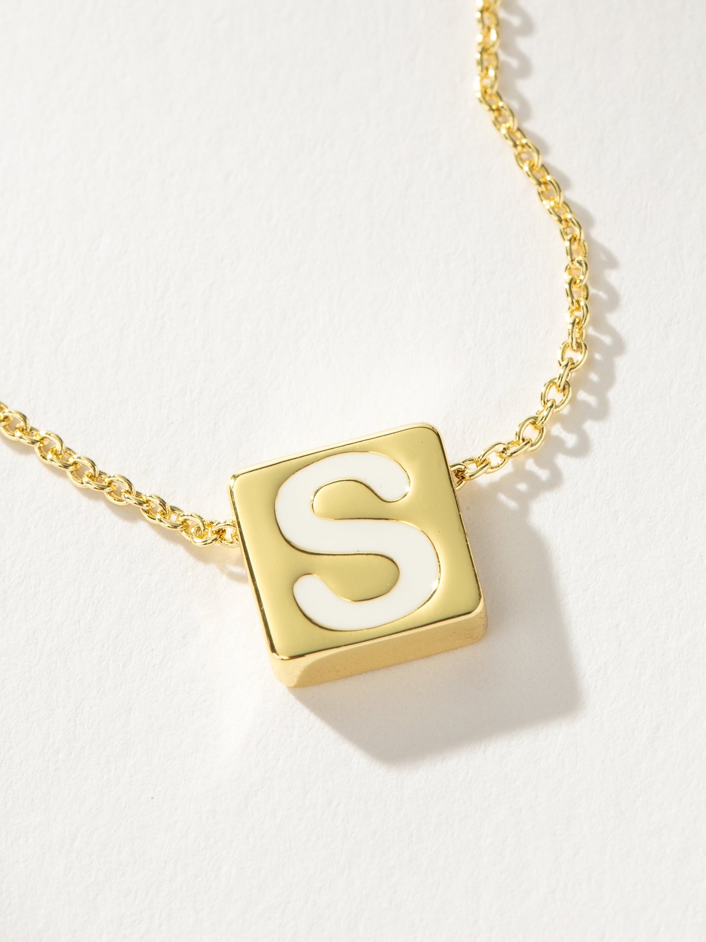 Collier avec lettres en gras