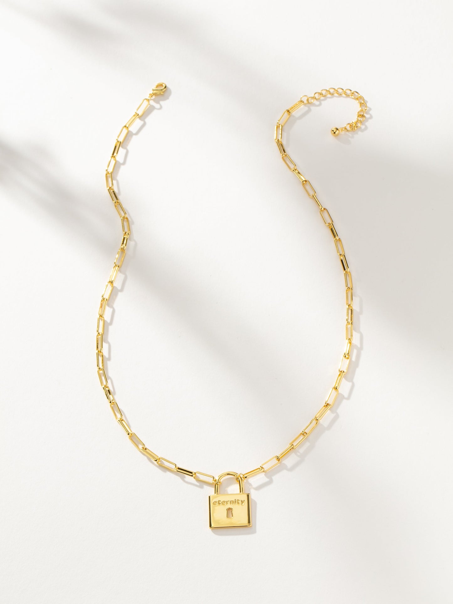 Collier avec cadenas éternel