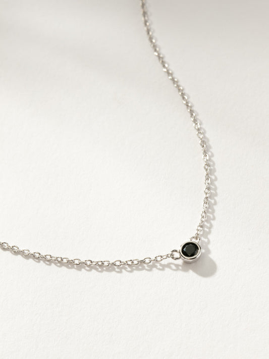 Collier pendentif trou noir