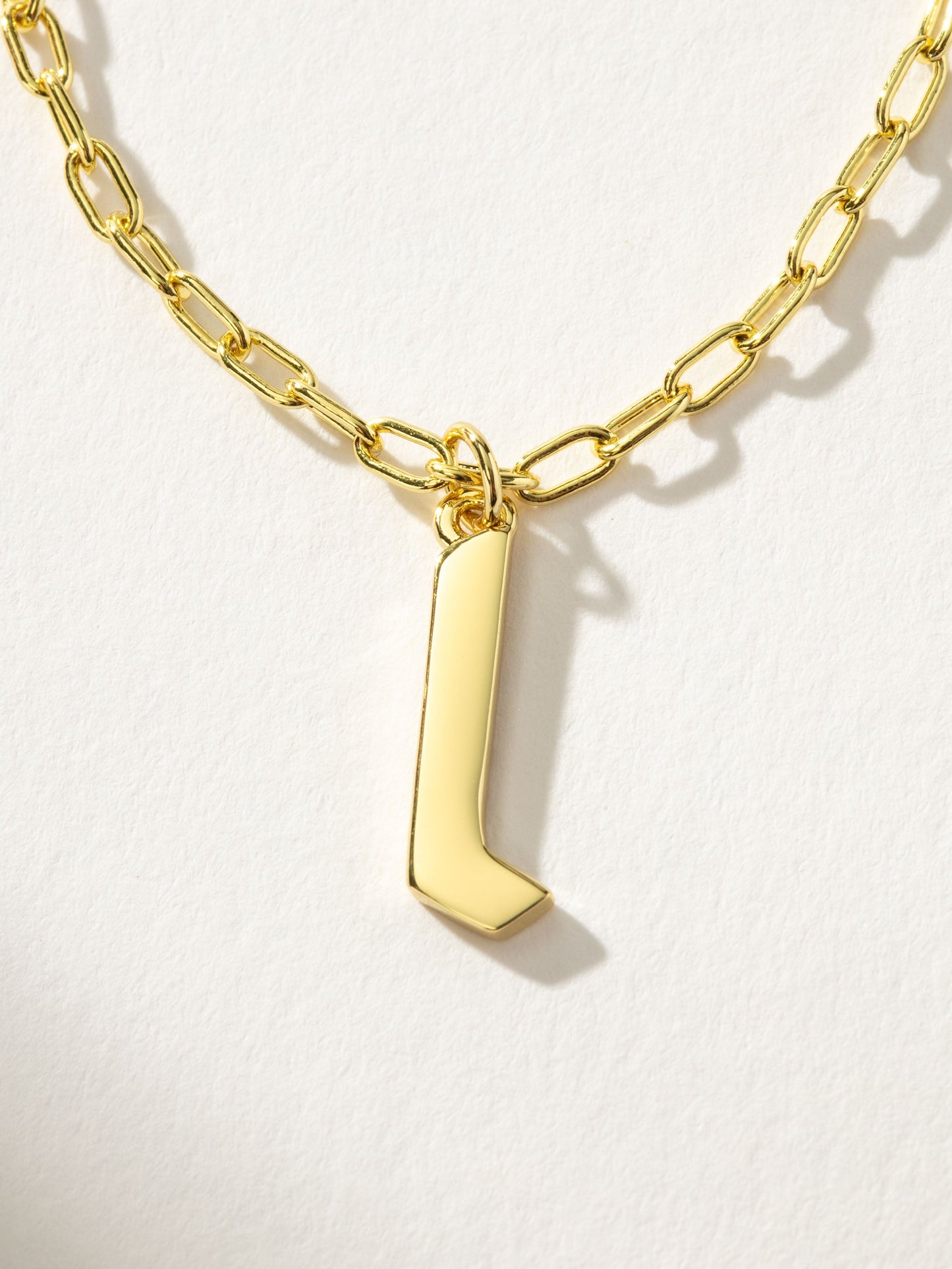 Collier pendentif initial gothique