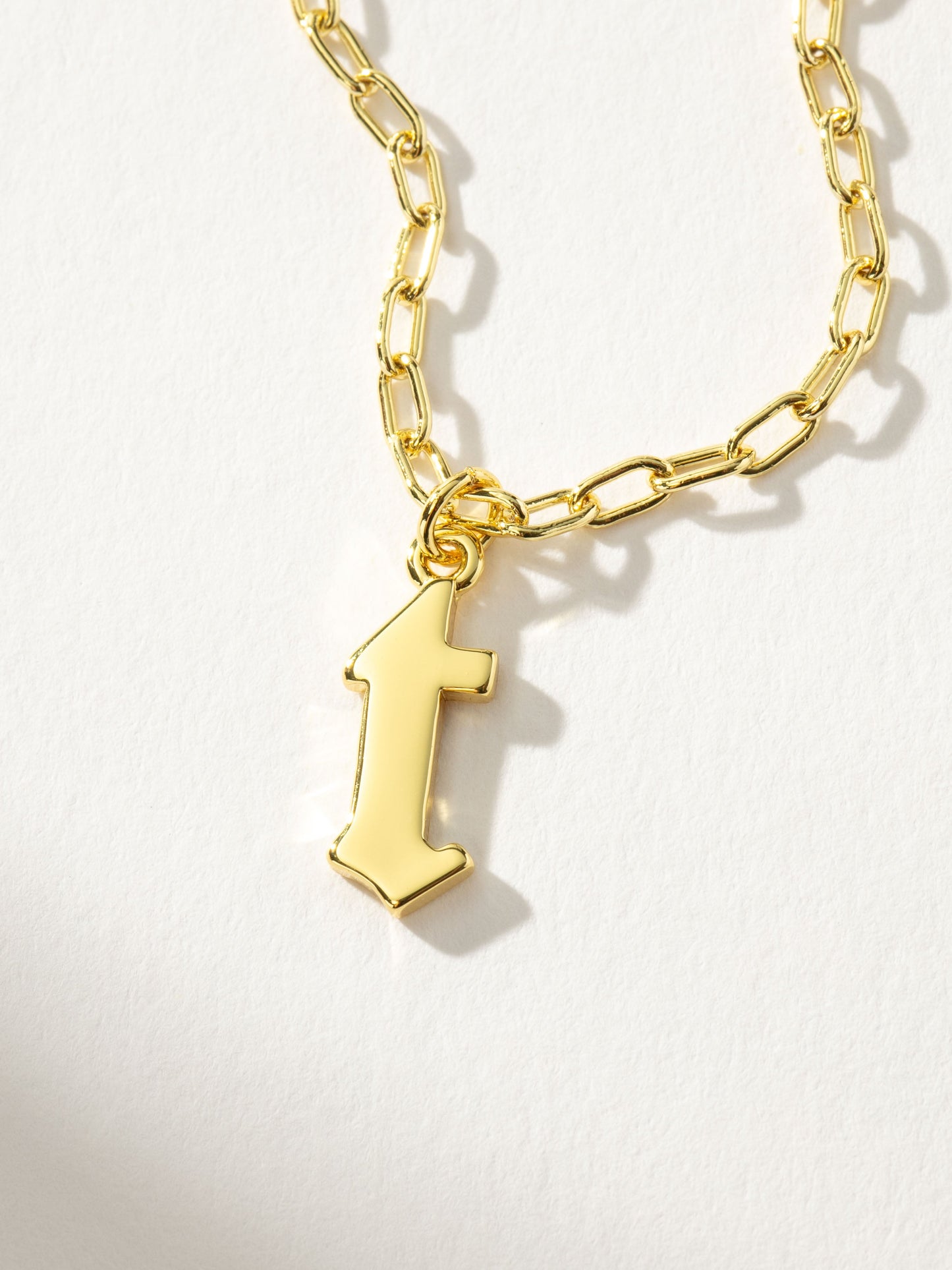 Collier pendentif initial gothique