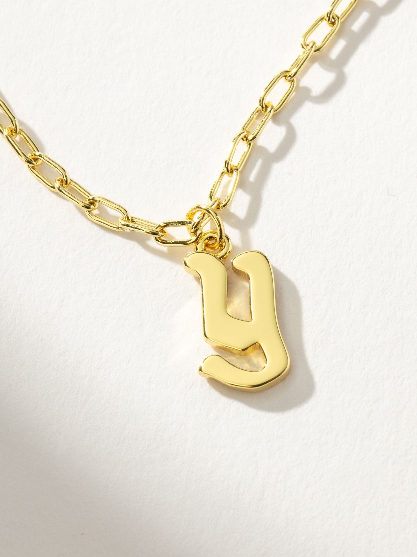 Collier pendentif initial gothique