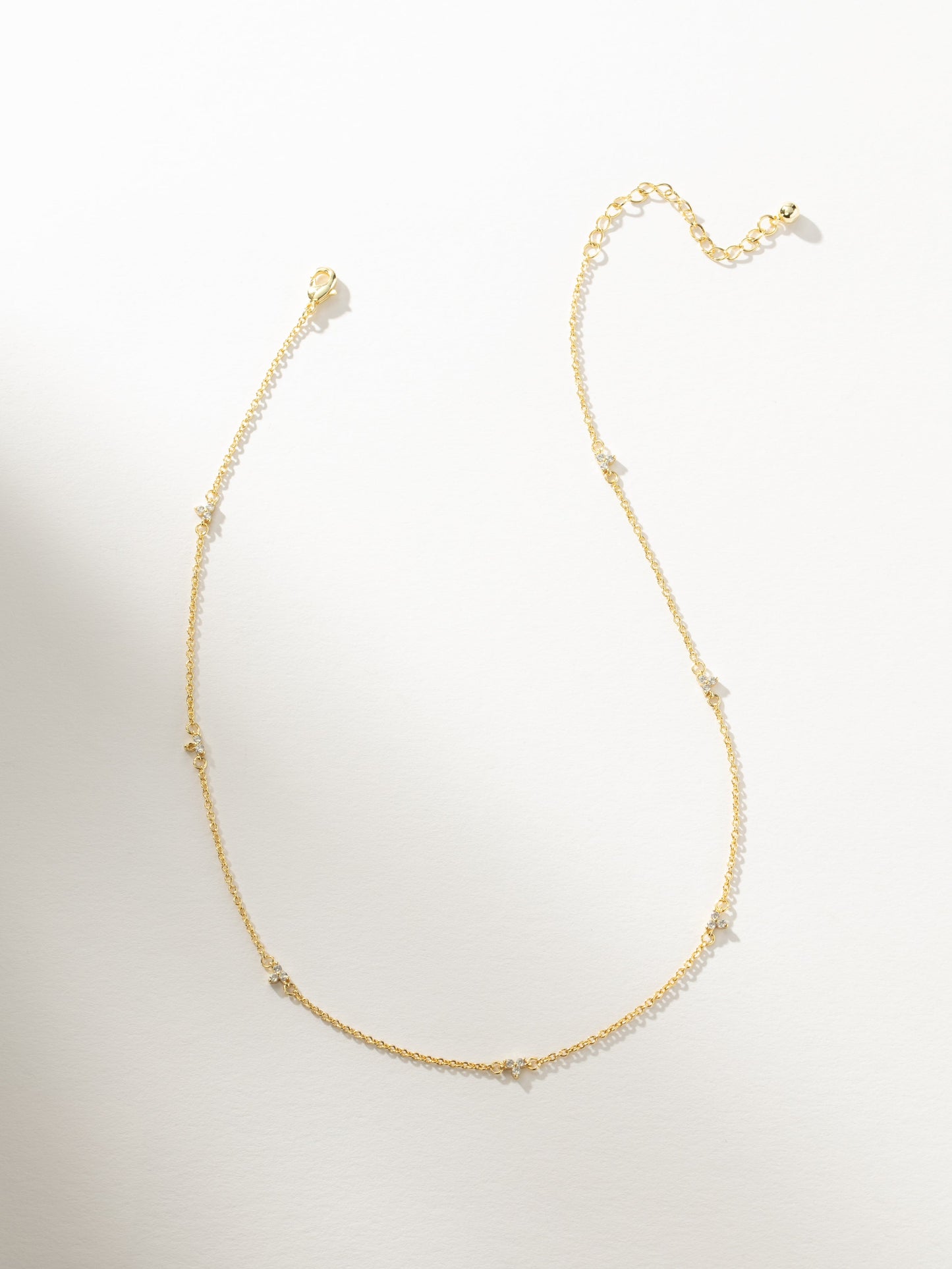 Collier chaîne délicat en fleurs
