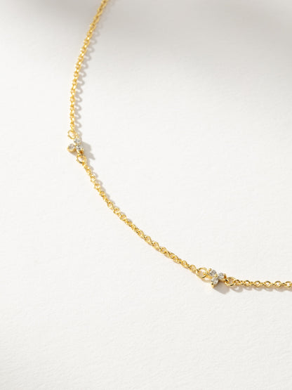 Collier chaîne délicat en fleurs