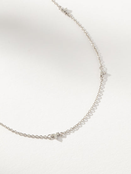 Collier chaîne délicat en fleurs