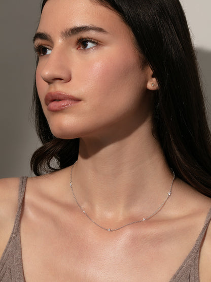 Collier chaîne délicat en fleurs