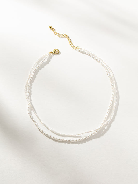 Collier de perles superposées
