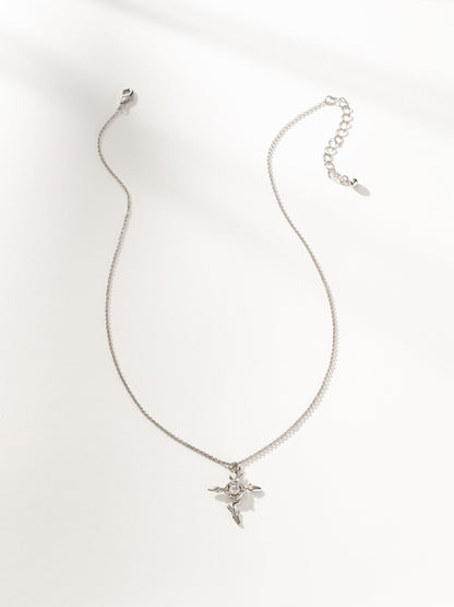 Collier avec pendentif croix rose