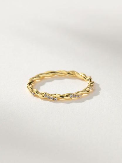 Bague torsadée délicate