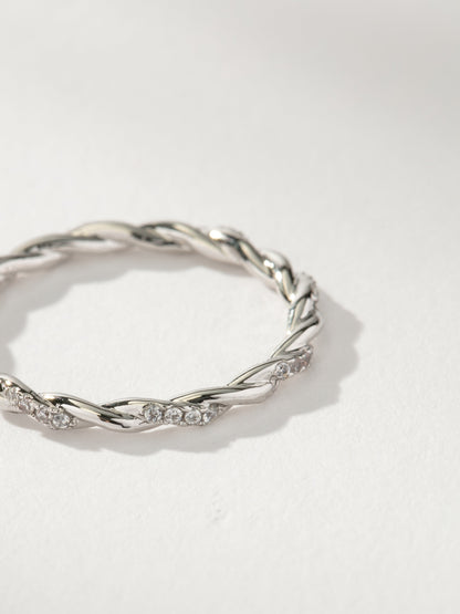 Bague torsadée délicate