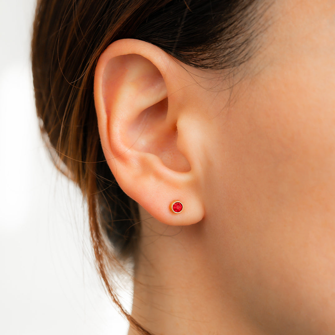 Clous d'oreilles avec pierre de naissance
