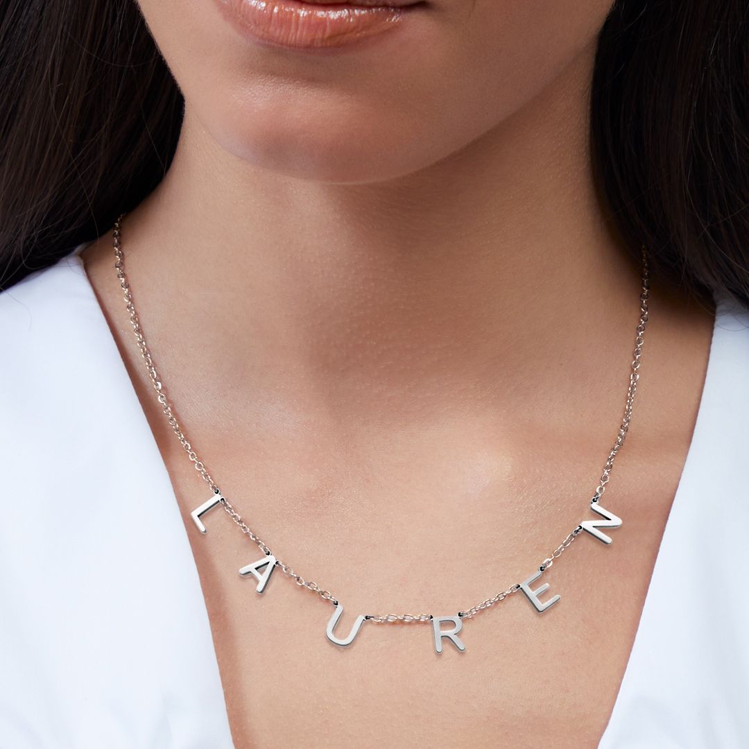 Collier avec nom et lettre personnalisés