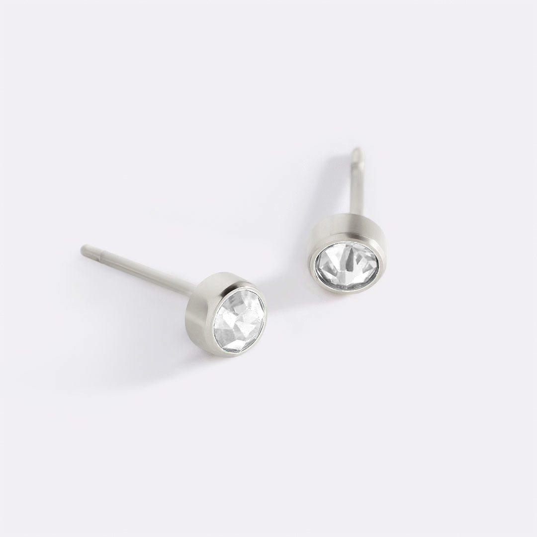Clous d'oreilles avec pierre de naissance