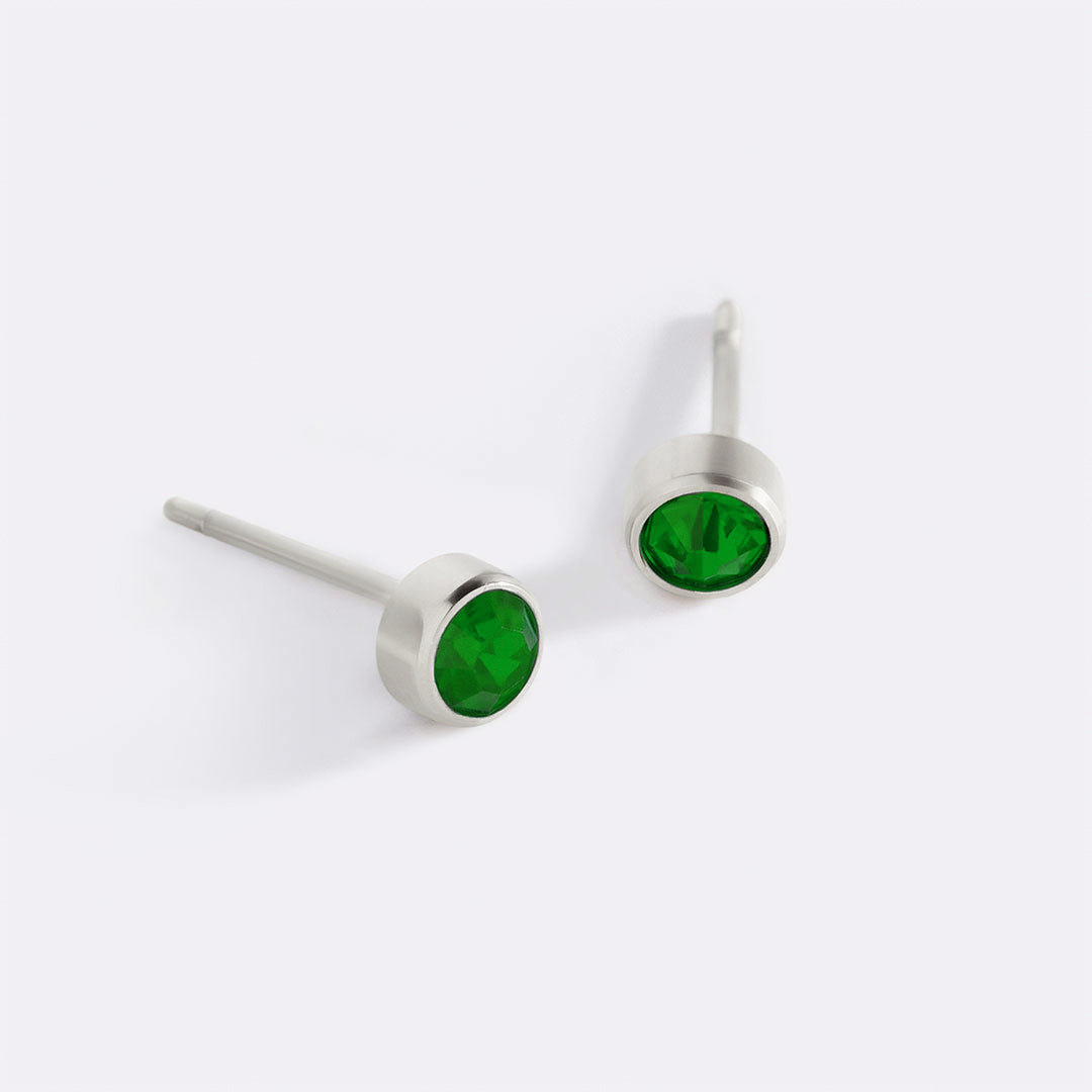 Clous d'oreilles avec pierre de naissance