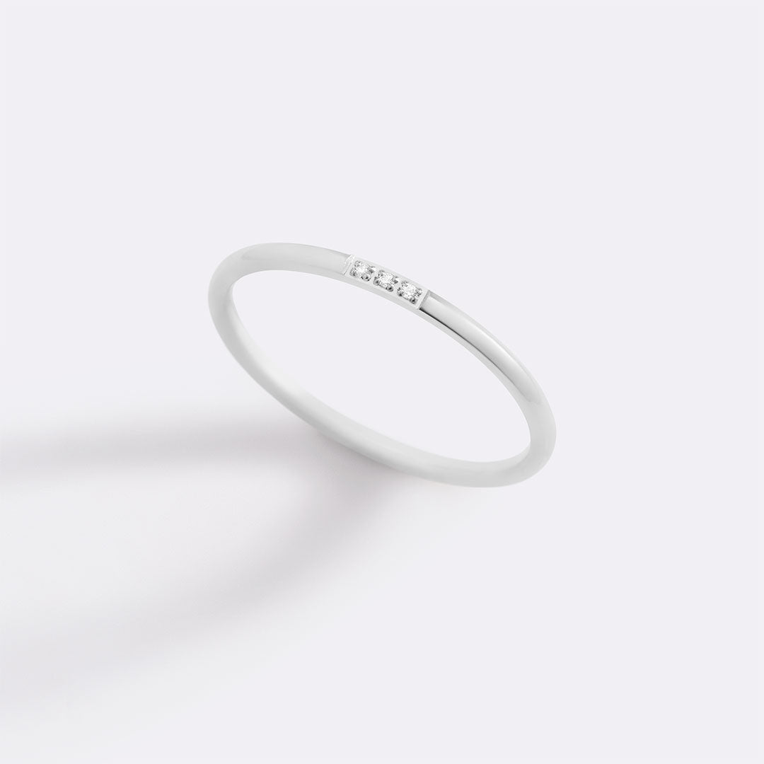 Bague empilable en diamants délicats