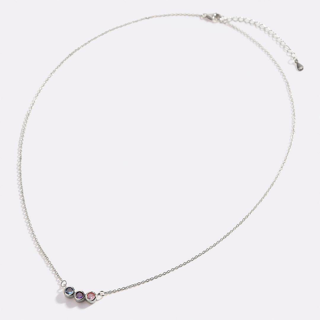Collier délicat avec pierres de naissance pour la famille