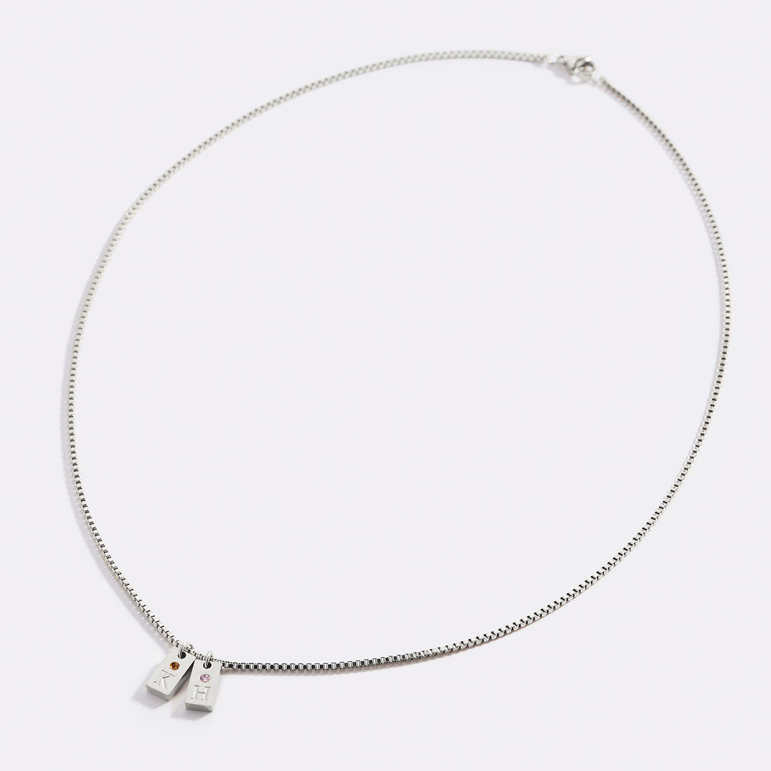 Zierliche Pavé-Halskette mit Initialenanhänger