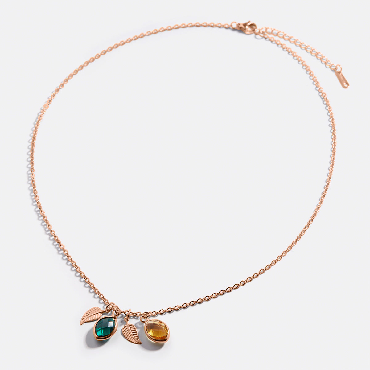 Collier avec pierres de naissance familiales