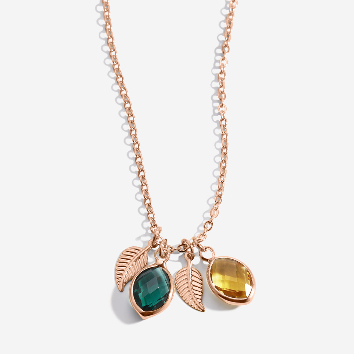 Collier avec pierres de naissance familiales