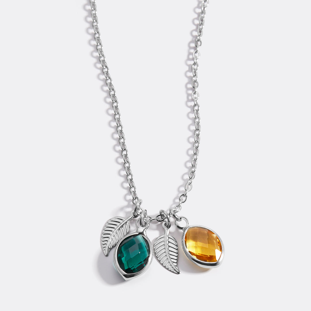 Collier avec pierres de naissance familiales