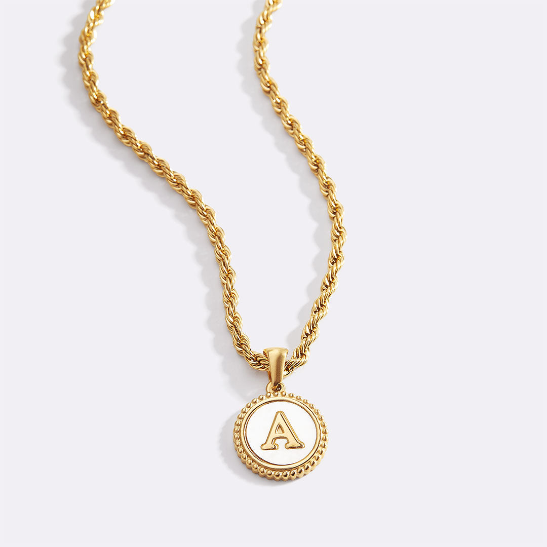 Collier lettre disque en nacre