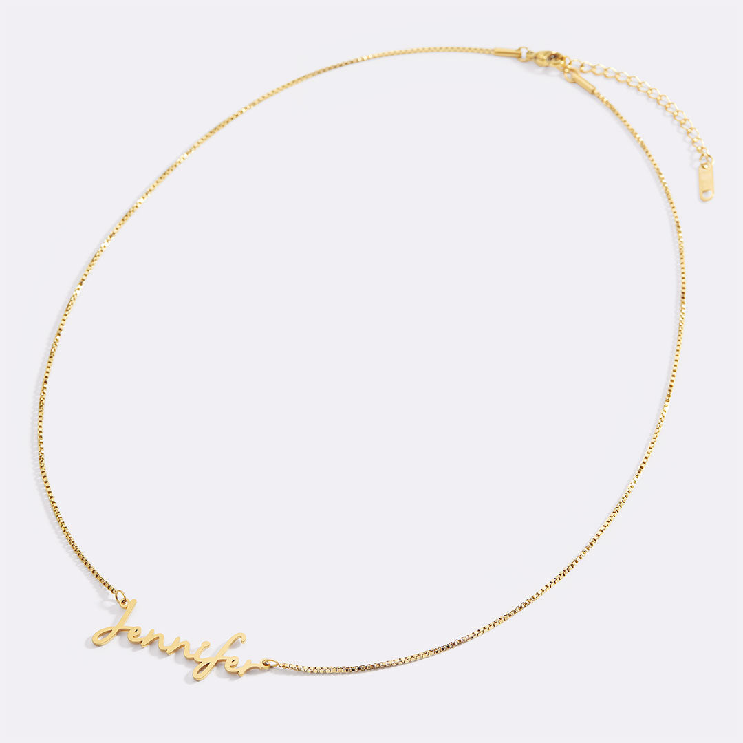Collier avec nom moderne