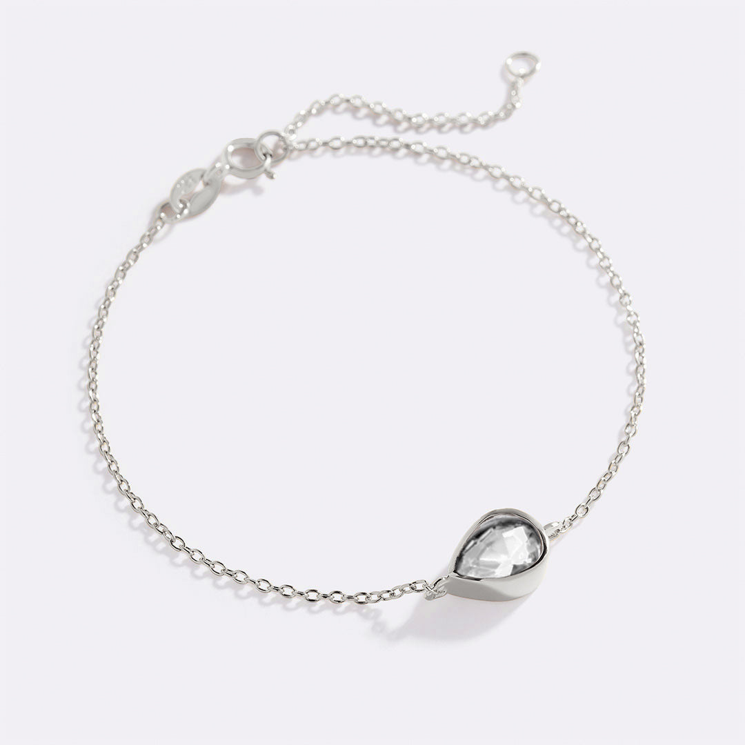 Bracelet en forme de larme avec pierre de naissance