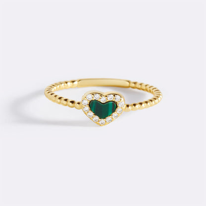 Bague en forme de cœur avec petite pierre précieuse