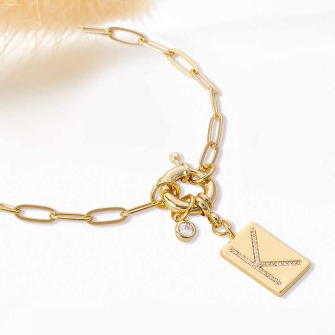 Collier pendentif initial pavé avec chaîne trombone
