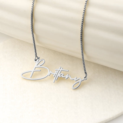 Collier avec nom moderne