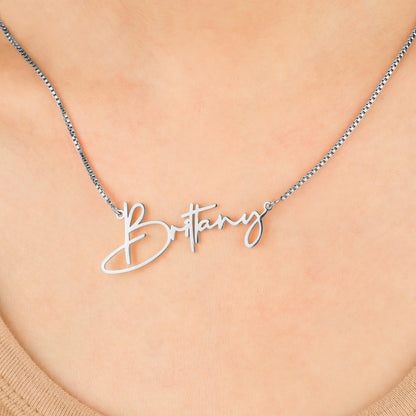 Collier avec nom moderne