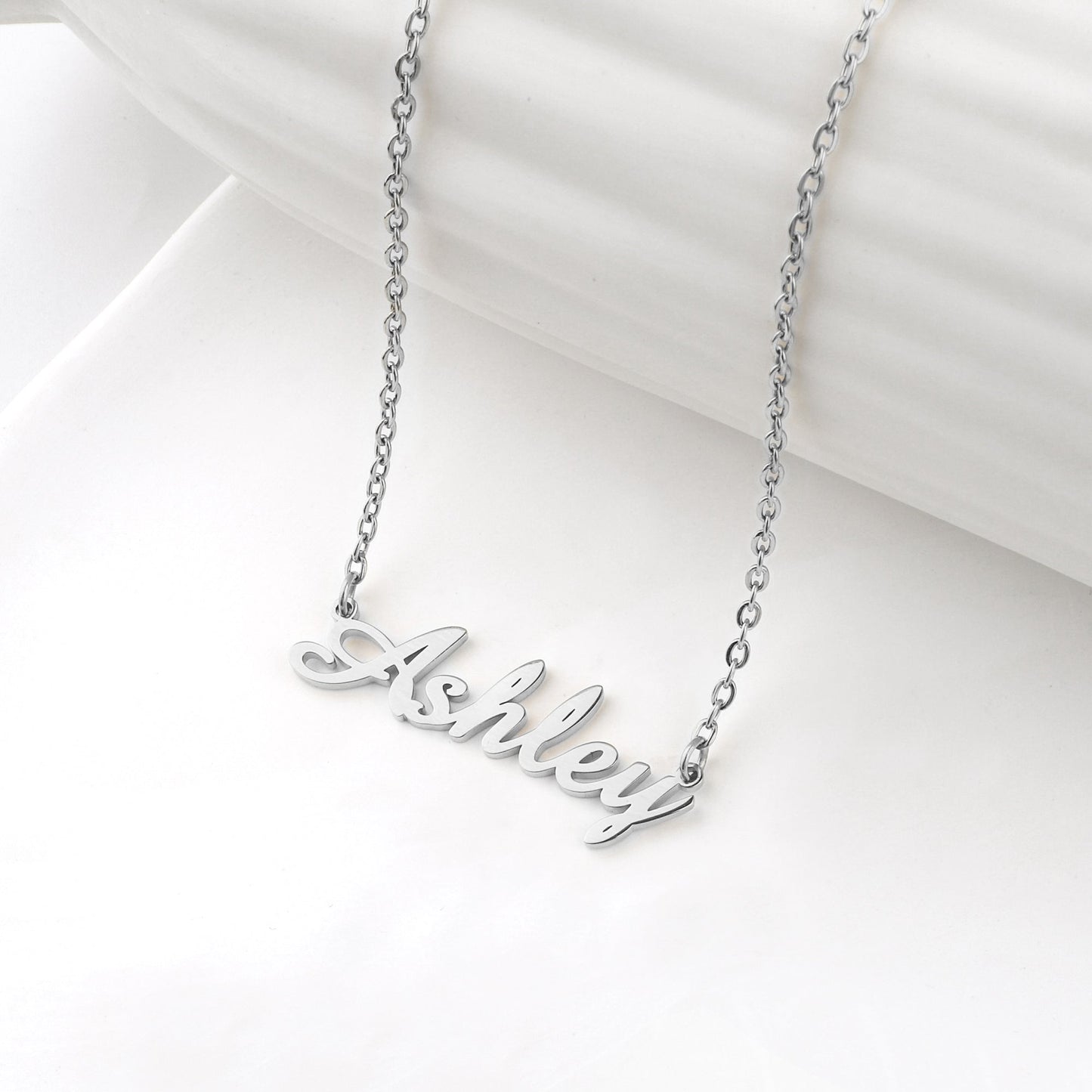 Collier avec nom en plume 