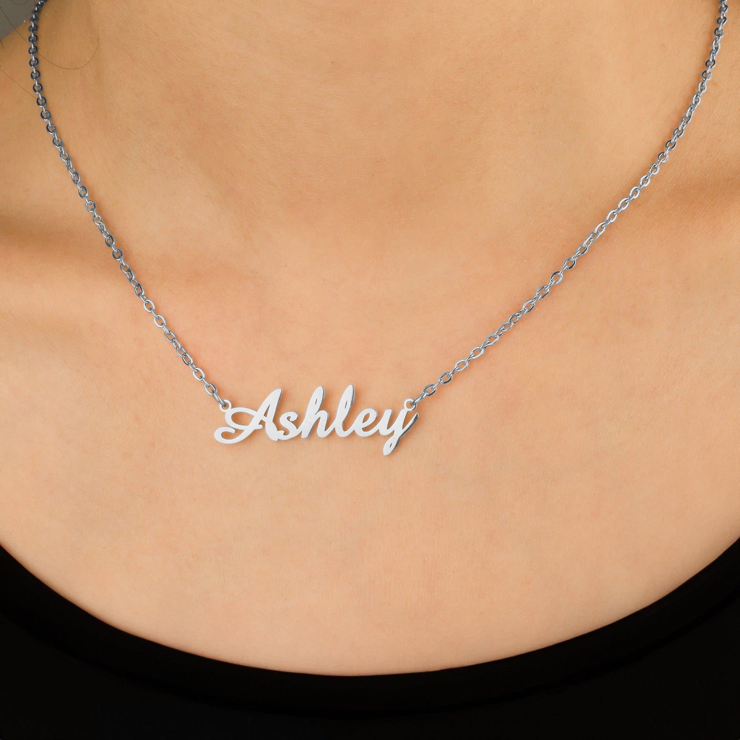 Collier avec nom en plume 