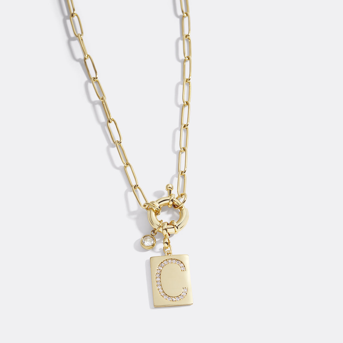 Collier pendentif initial pavé avec chaîne trombone