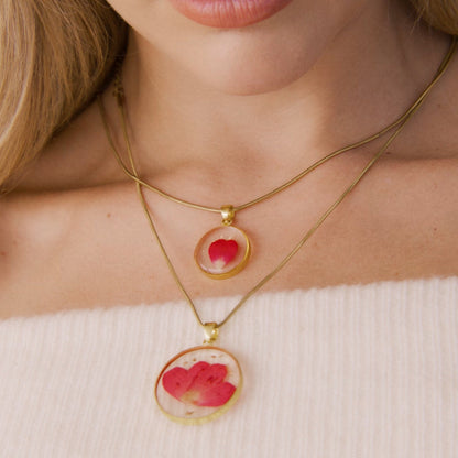 Collier de fleurs de naissance pressées