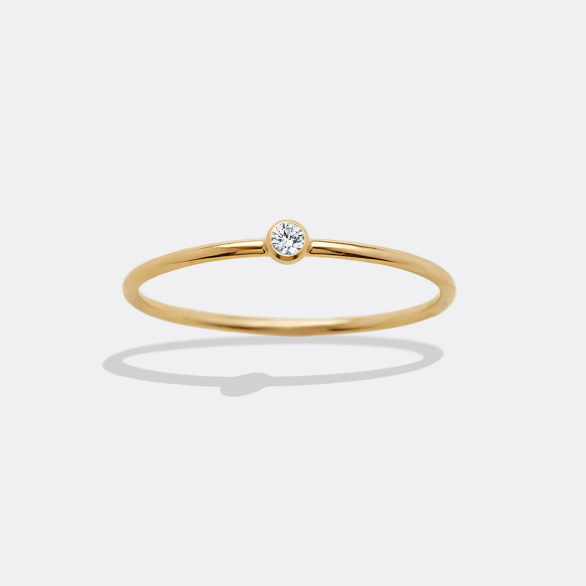 Bague empilable minimaliste sertie de pierres de naissance d'avril