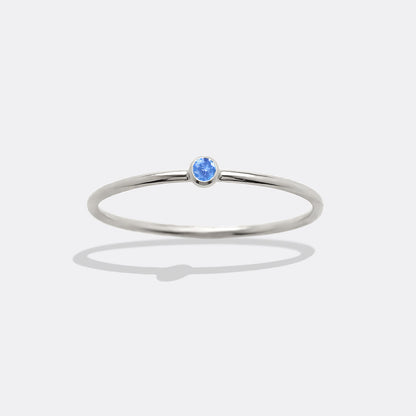 Alliance minimaliste avec pierres de naissance serties