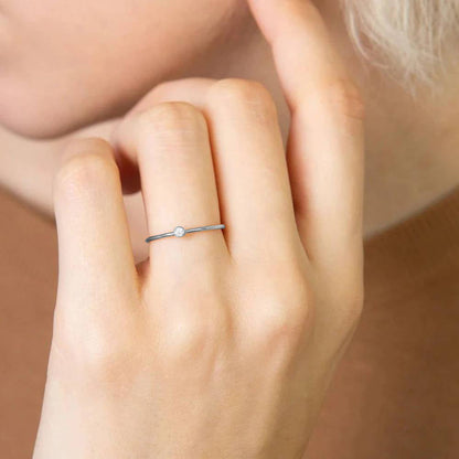 Bague minimaliste à empiler avec pierres de naissance | Bague sertie clos