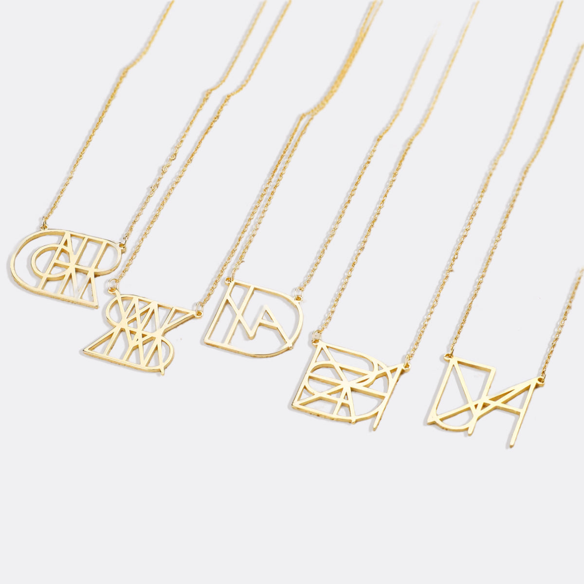 Collier minimaliste avec nom et monogramme