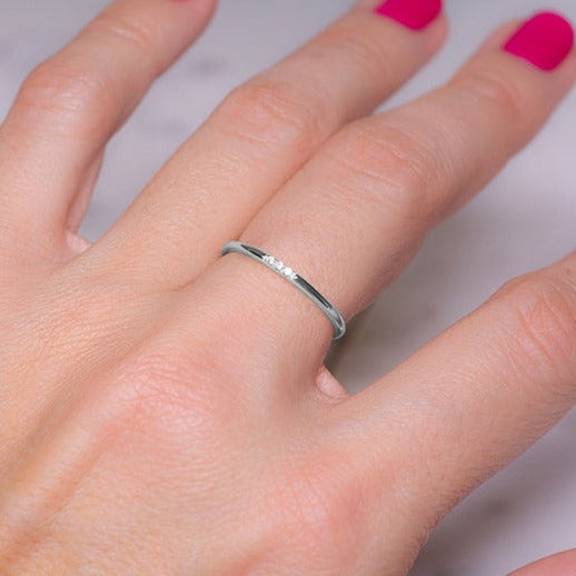 Bague empilable en diamants délicats