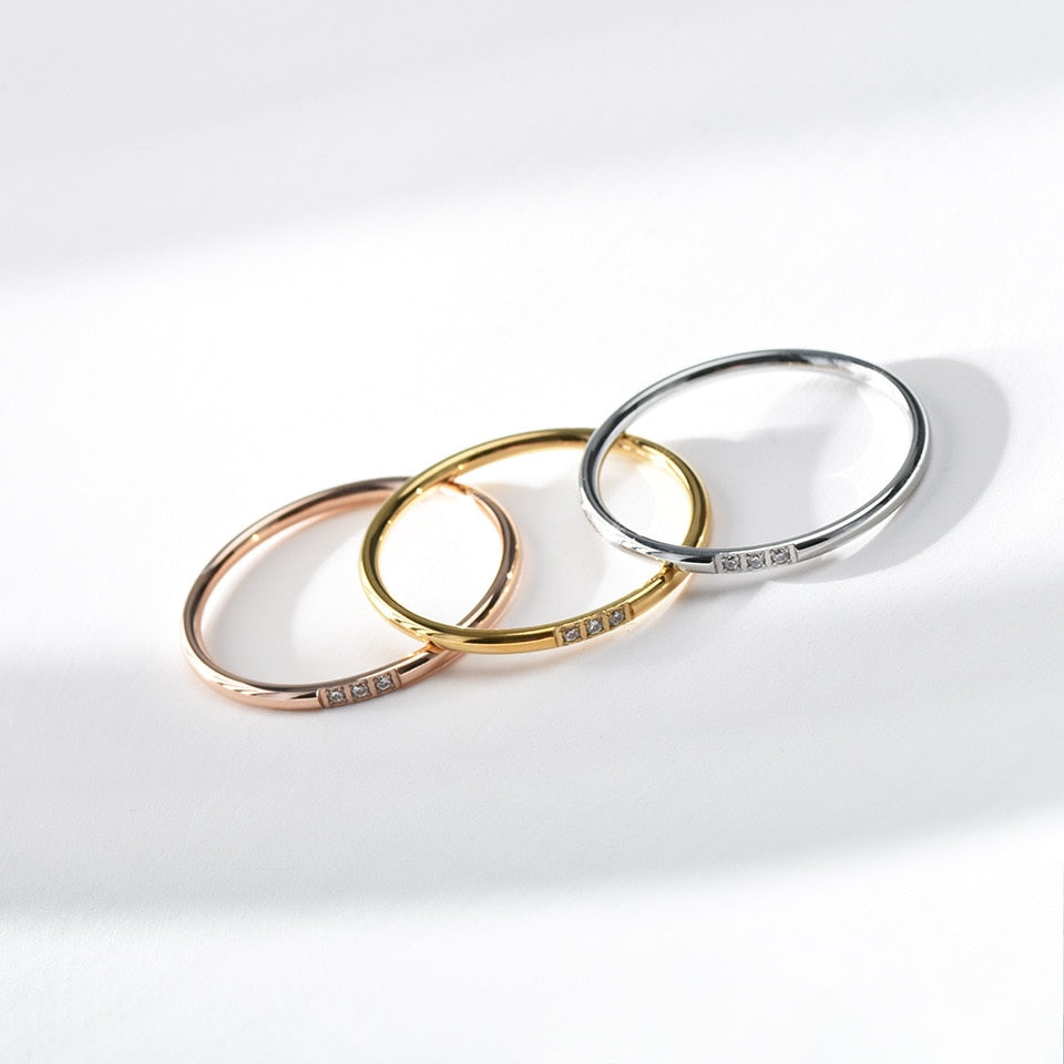 Bague empilable en diamants délicats