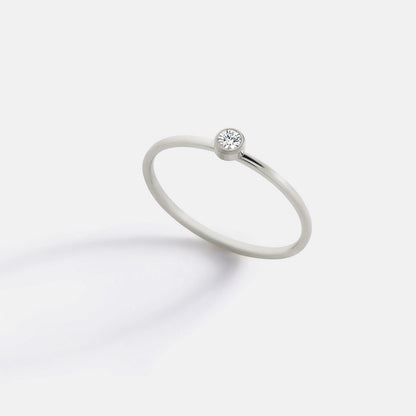 Bague minimaliste à empiler avec pierres de naissance | Bague sertie clos