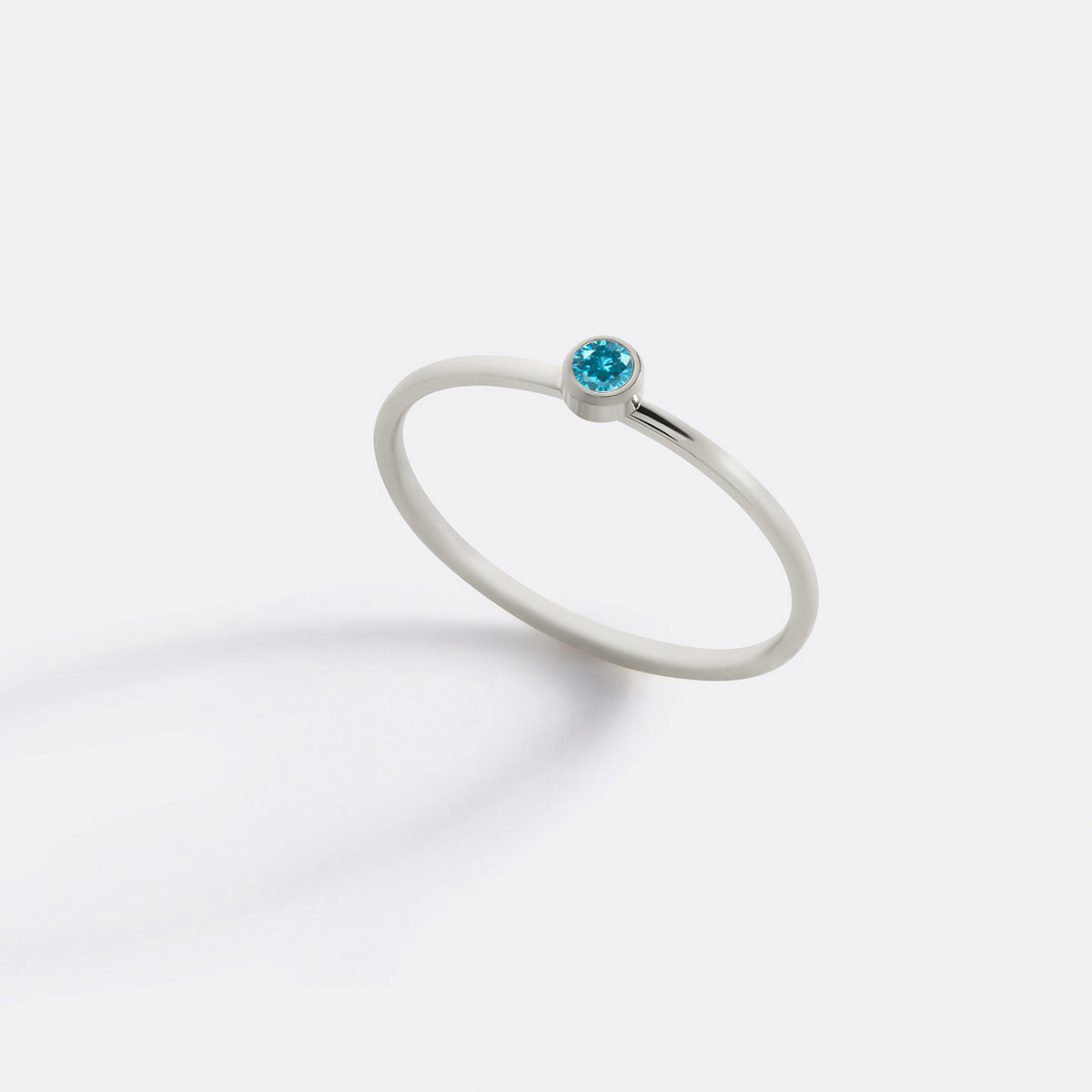 Bague minimaliste à empiler avec pierres de naissance | Bague sertie clos