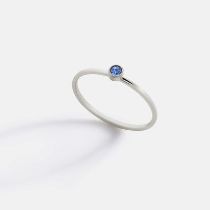 Bague minimaliste à empiler avec pierres de naissance | Bague sertie clos