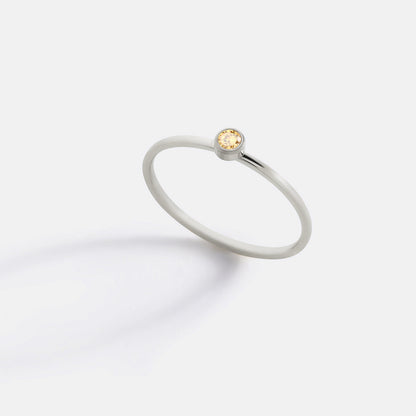Bague minimaliste à empiler avec pierres de naissance | Bague sertie clos